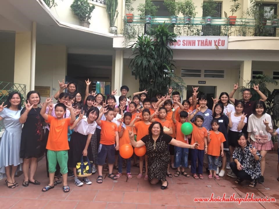Giao lưu văn hóa giữa Đại học Thương mại Takasaki - Nhật Bản và Trường PTCS dân lập dạy trẻ câm điếc Hà Nội