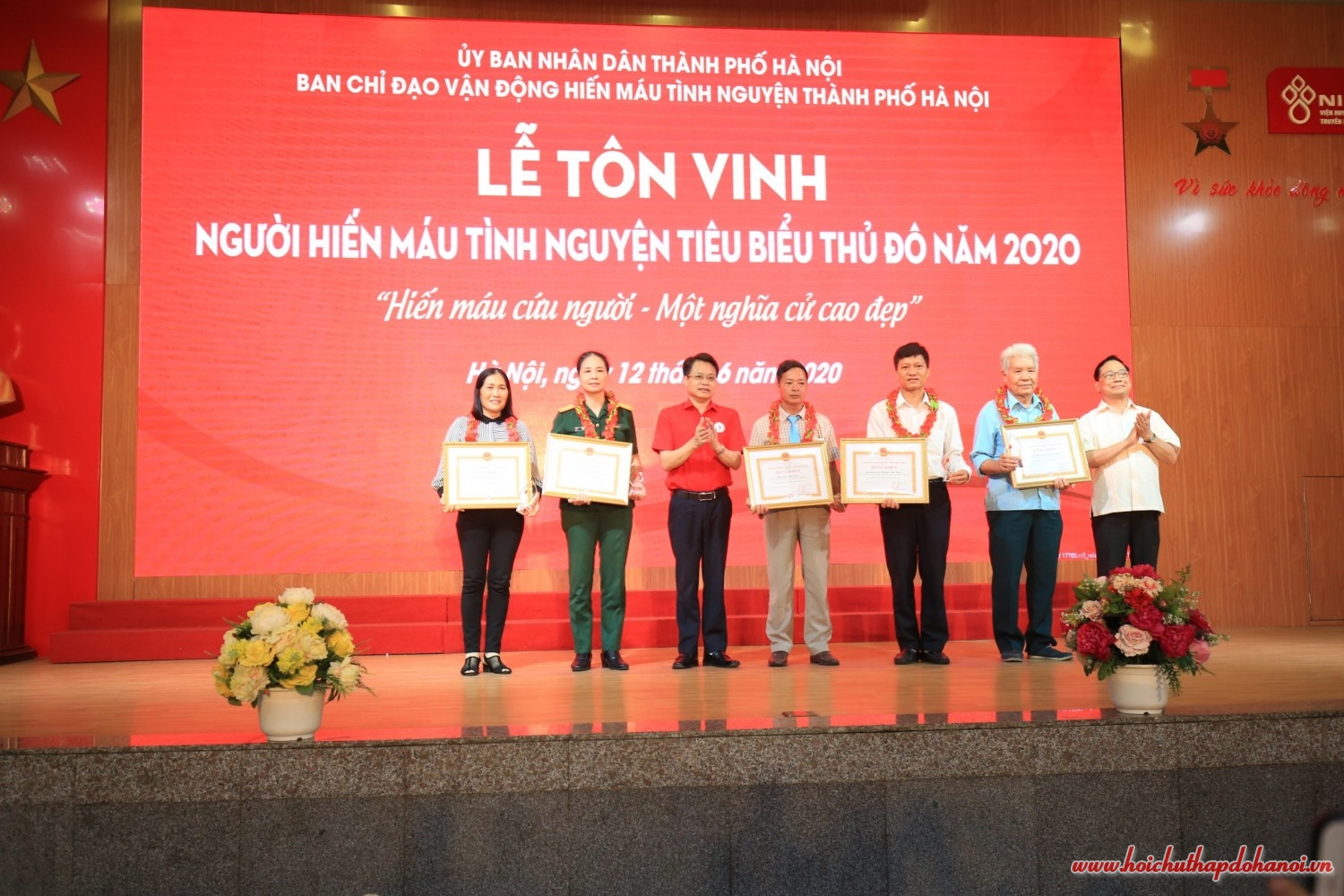 Hà Nội tôn vinh 61 gia đình và 120 cá nhân tiêu biểu trong phong trào hiến máu tình nguyện