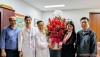 Chúc mừng và tặng quà bệnh nhân tại Viện Huyết học - Truyền máu Trung ương