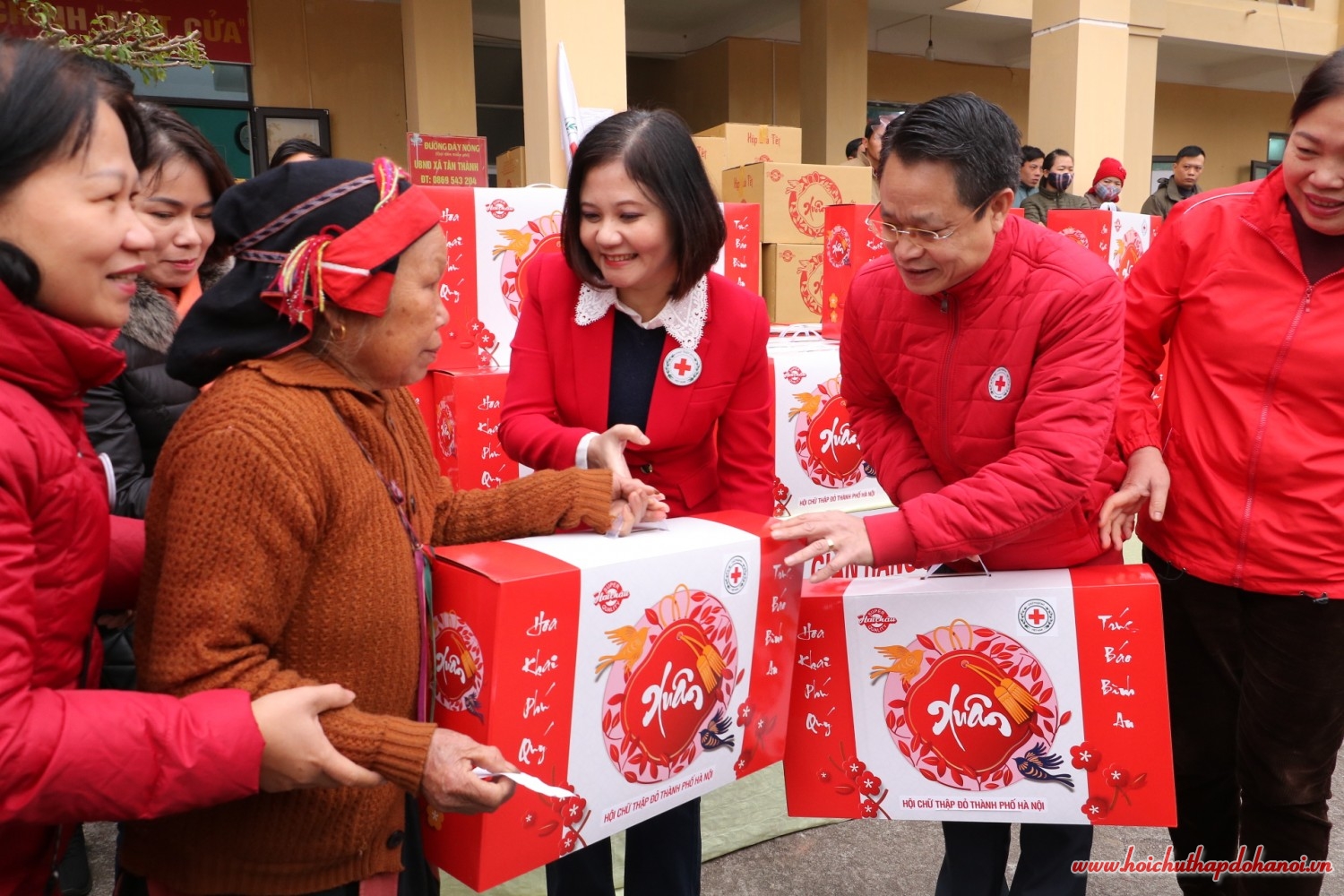 Những suất quà Tết được Lãnh đạo Hội CTĐ Việt Nam, TP Hà Nội trao tặng người dân tỉnh Hà Giang dịp Tết 2021