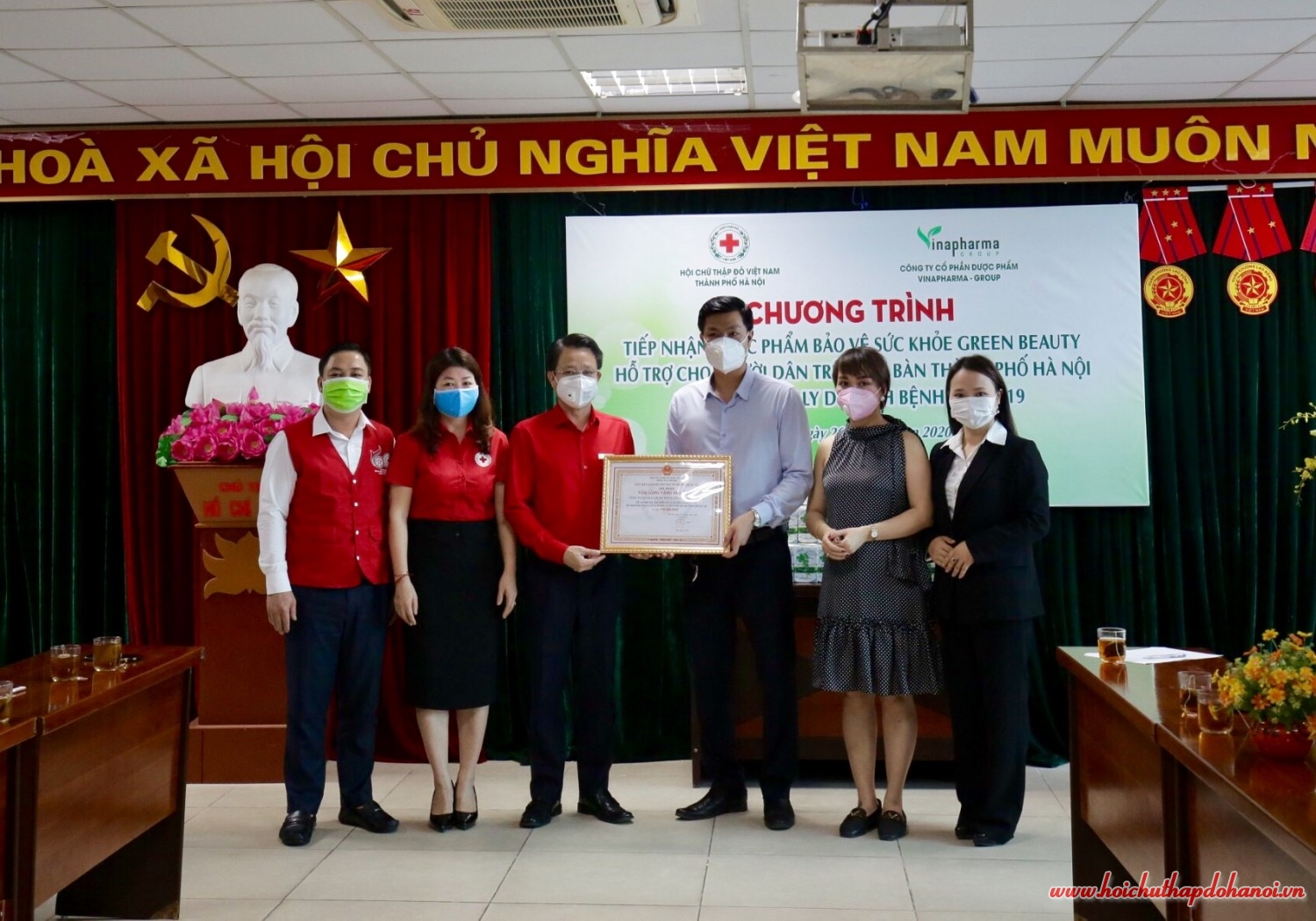 Tiếp nhận 5 000 hộp sản phẩm 2