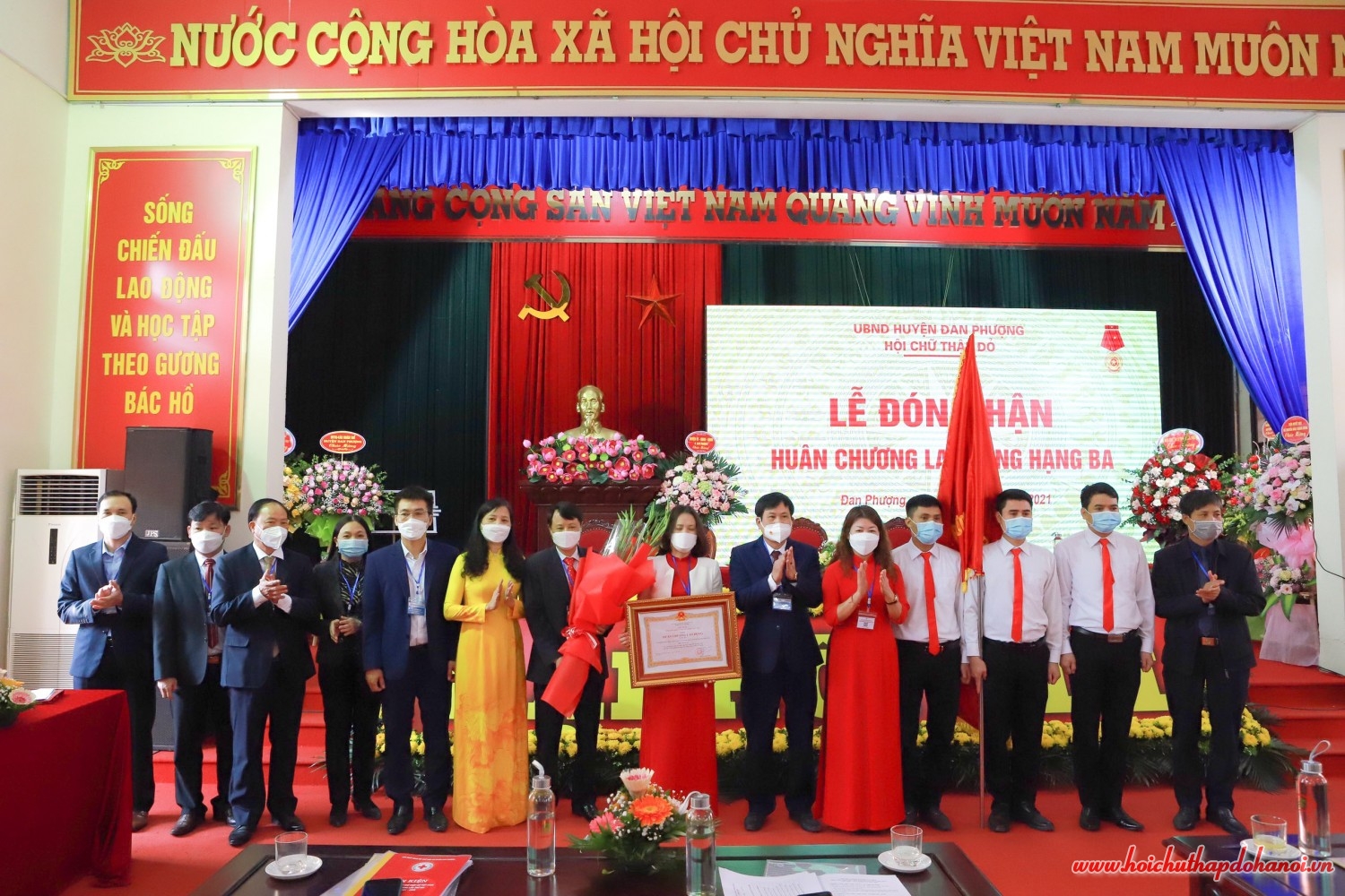 8 DAN PHUONG